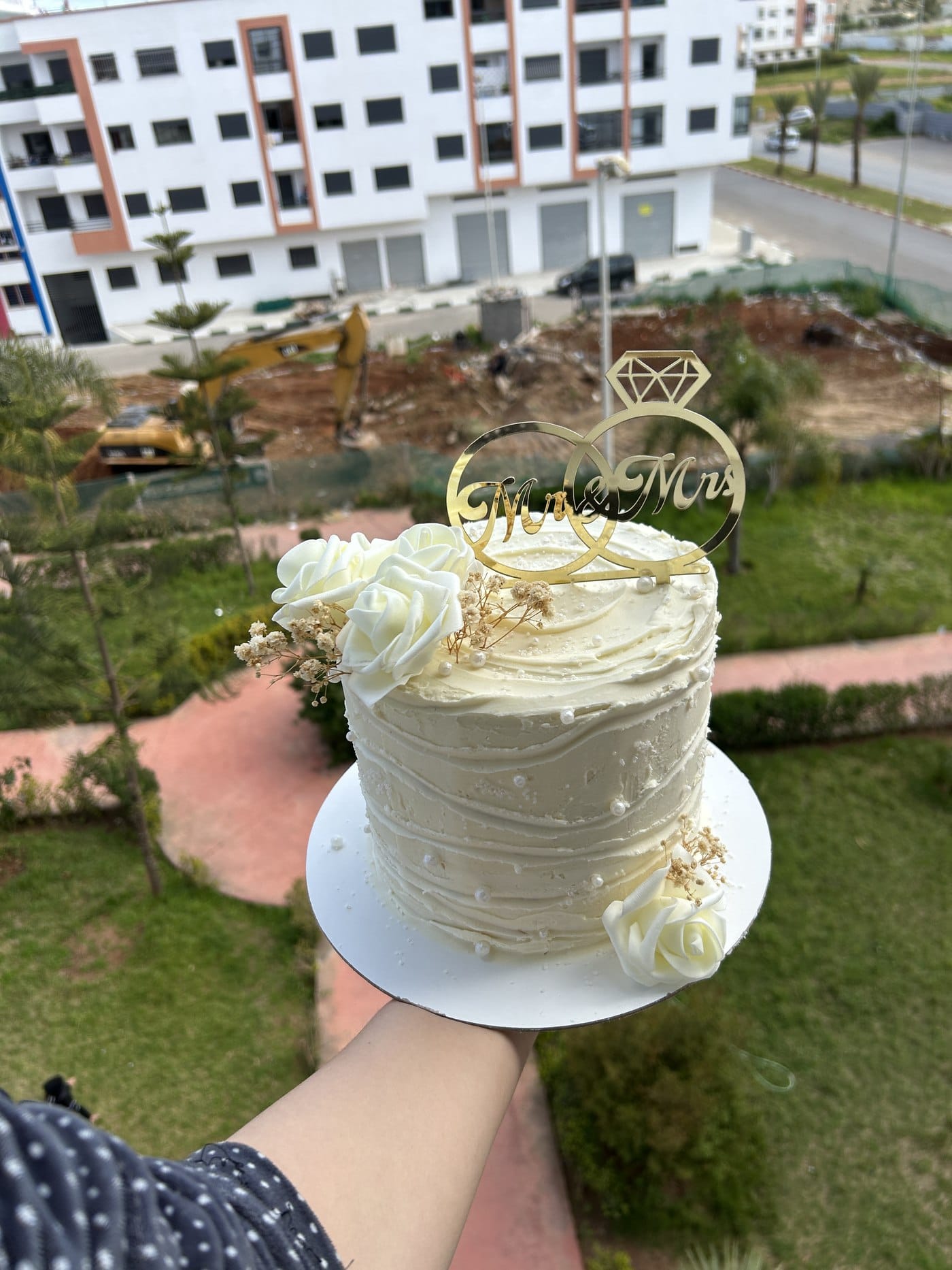 Cake design ruffles et gypsophile pour les fiançailles M&S