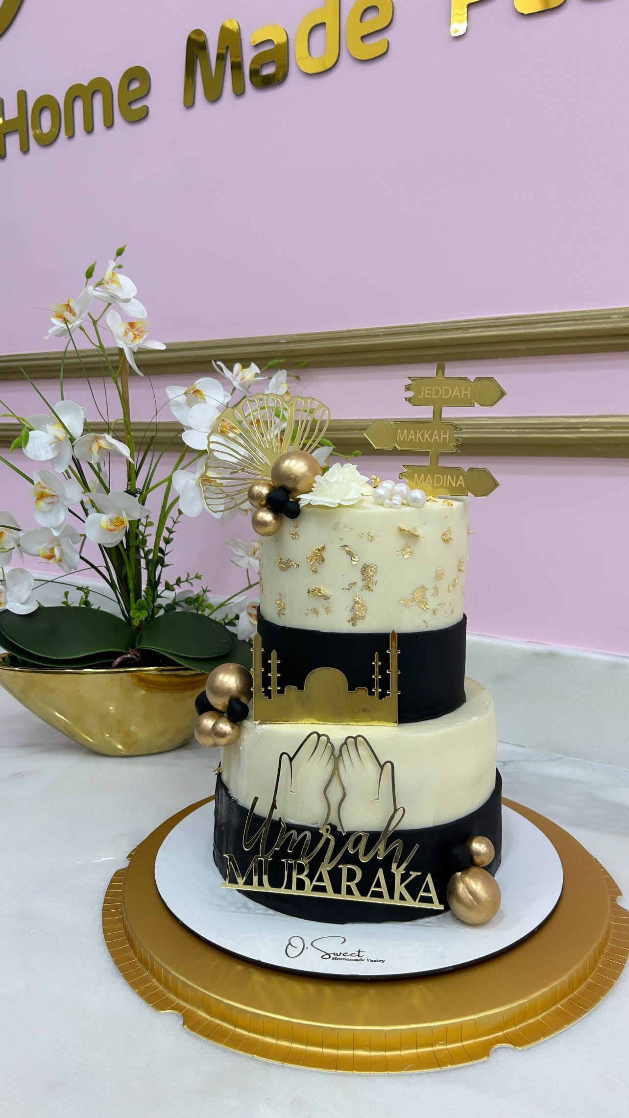 Cake design pearls et feuilles d'or pour les fiançailles Y&A