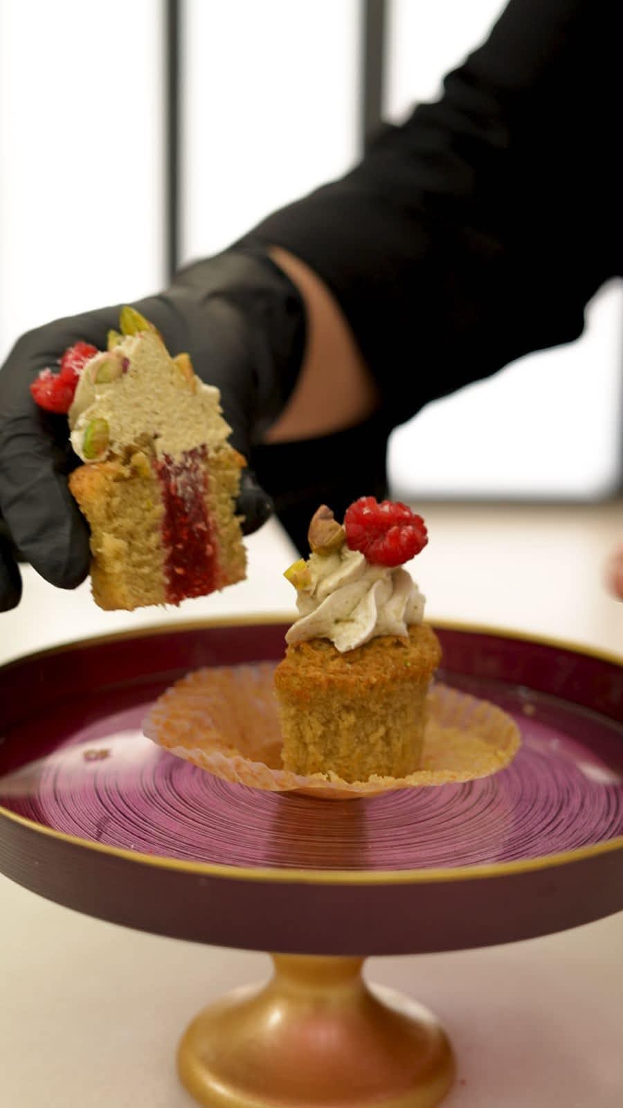 Cupcake framboise-pistache, cœur coulant